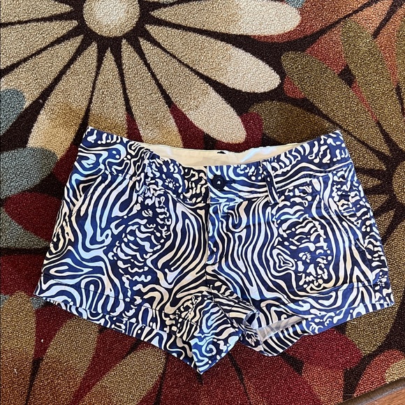 Lilly Pulitzer Navy and White High Waist Shorts with pockets back and front - Picture 1 of 6